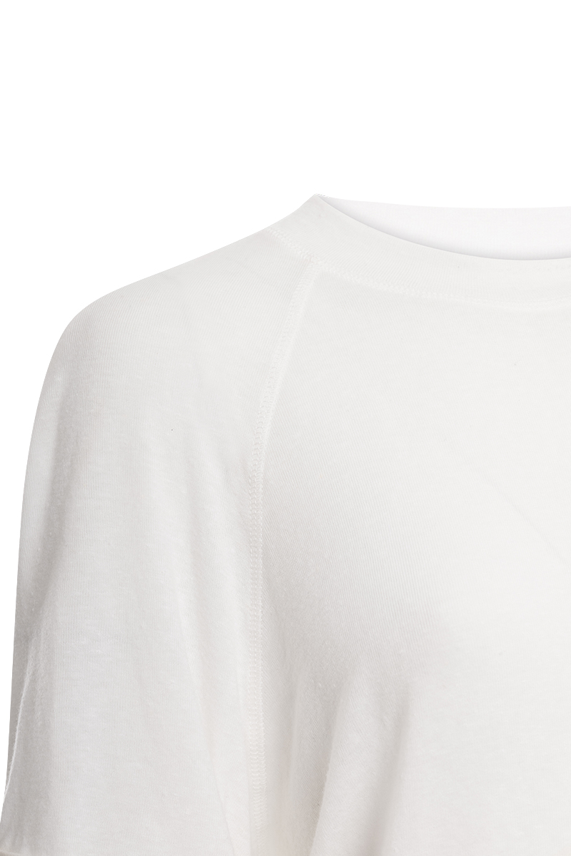 T-SHIRT ΜΕ ΛΑΙΜΟΚΟΨΗ